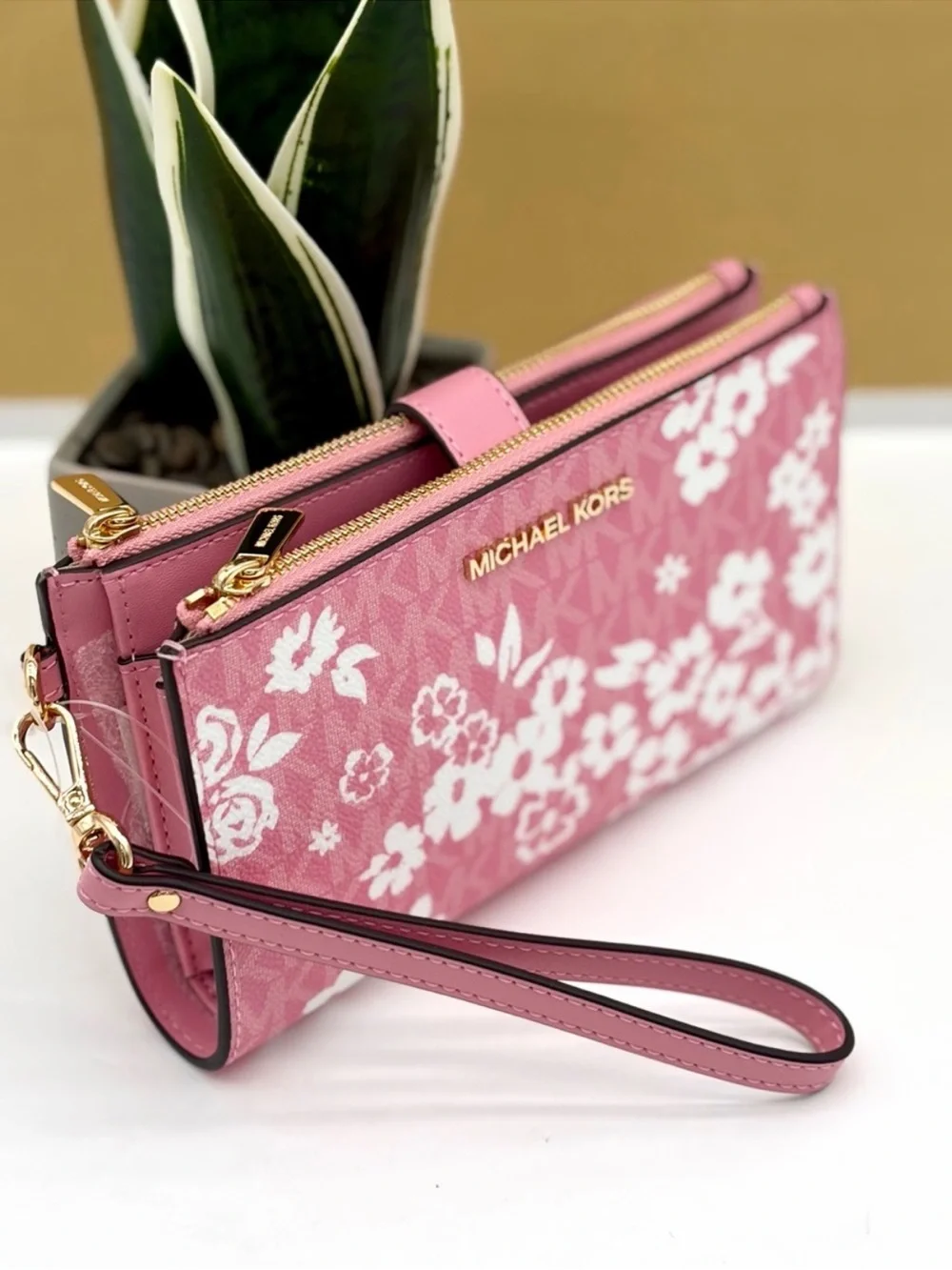 MICHAEL KORS Jet Set Travel Large Printed Signature Logo Wristlet Wallet